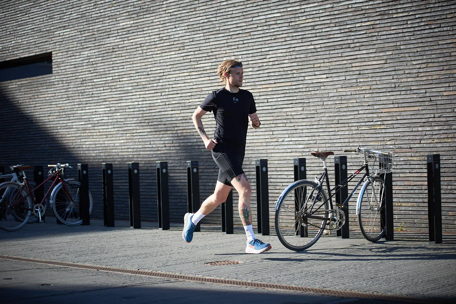 The Running Shirt - Black, Odour free | Fe226 - Left in S and M - SALE 50%   Extra 10%
